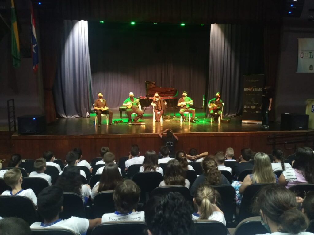 Bravíssimo Concertos leva conhecimentos musicais para alunos da rede pública de Medianeira